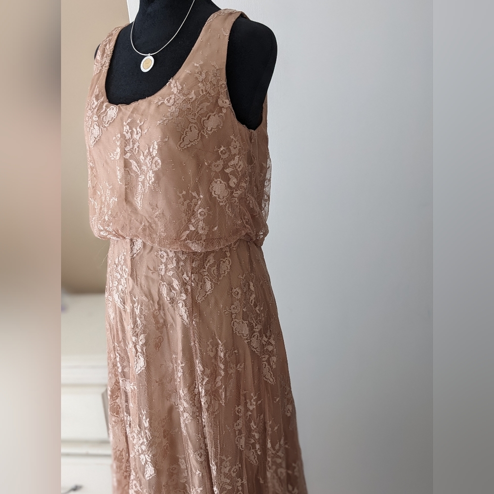 Donna Morgan Collection elegant lace gown, size 8